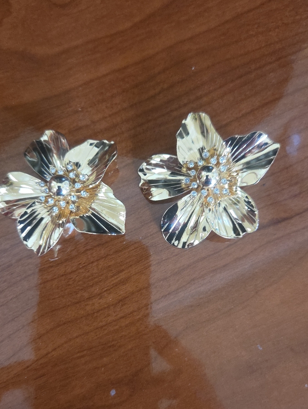 LILLY PULITZERZ Gold Floral Crystal Center Stud Earrings for Women